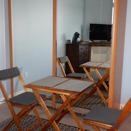 Caprices De Lit King Size Balneo Vue Degagee A Les Bains 300 M Petit Dejeuner Servi En En Option *