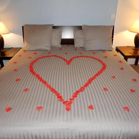 Caprices De Lit King Size Balnéo Vue Dégagée à Les Bains 300 M Petit Déjeuner Servi En En Option Mers-les-Bains