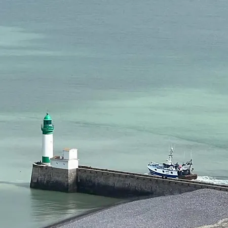 Caprices De Lit King Size Balneo Vue Degagee A Les Bains 300 M Petit Dejeuner Servi En En Option 게스트하우스 메르레뱅